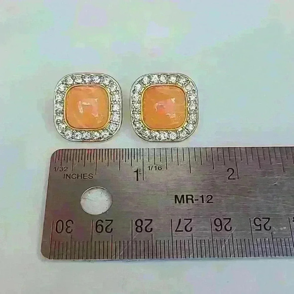 VINTAGE salmon stones with gold tone rehnistones stud  earrings - Picture 10 of 17